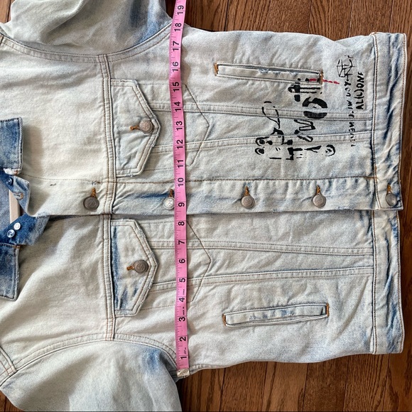 Zara Graffiti Art Oversized Distressed Denim Jacket - Picture 14 of 15